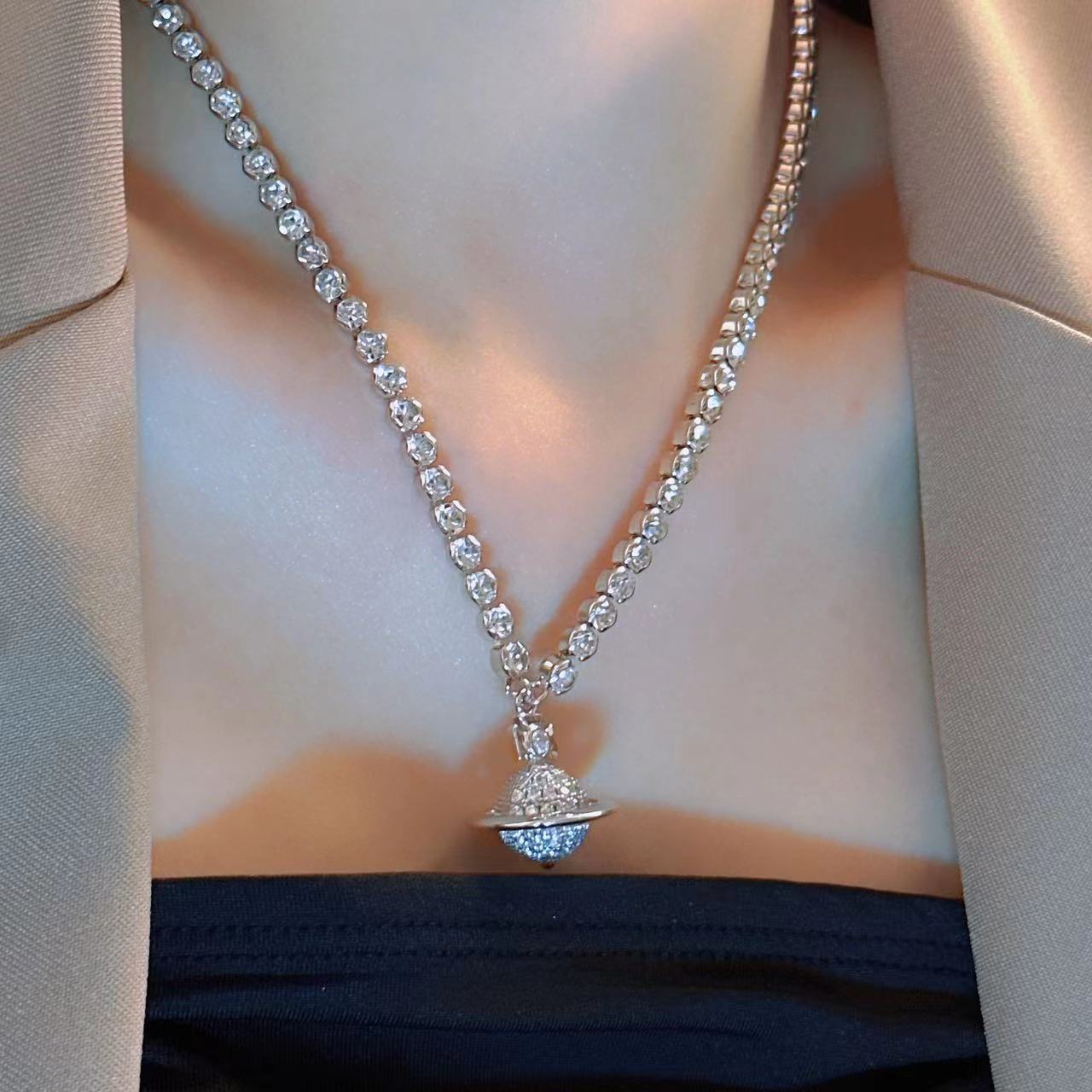 diamond-micro-ufo-pendant2