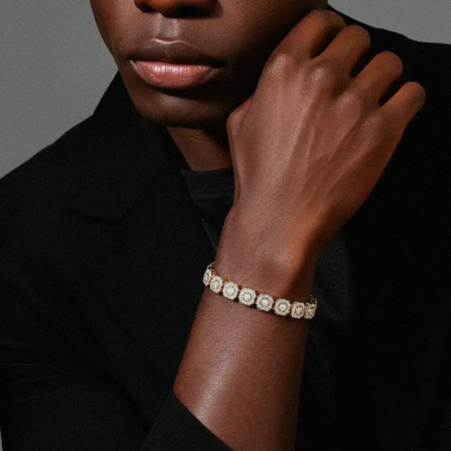 diamond-wide-round-clustered-tennis-bracelet-in-yellow-gold-6